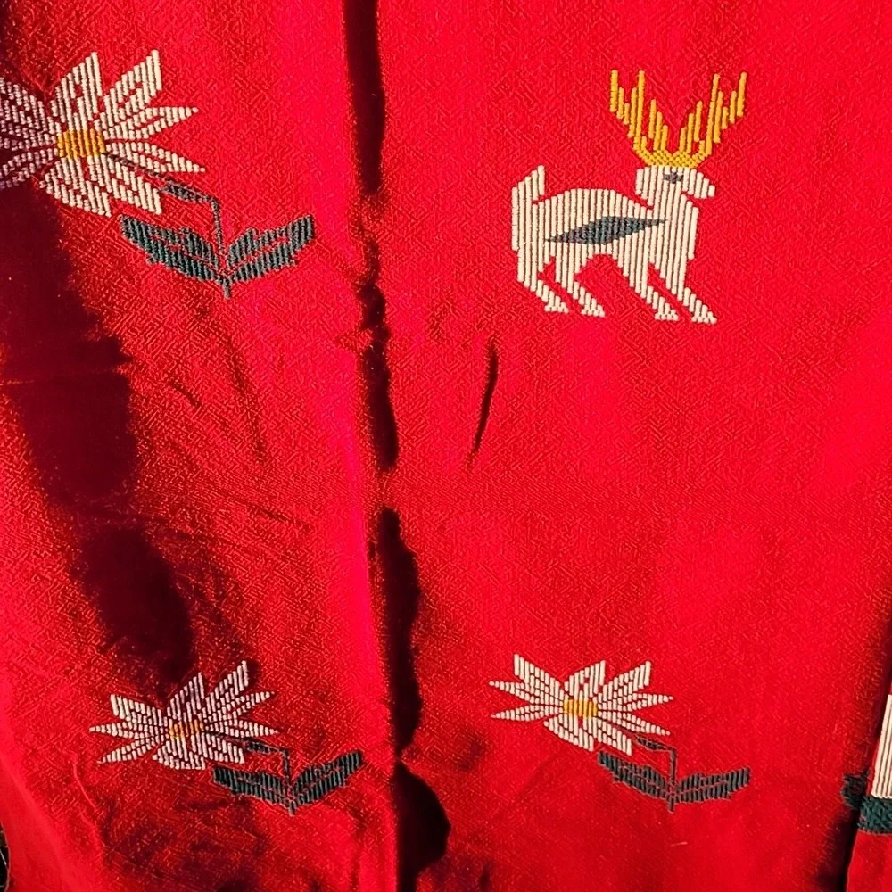 Christmas Tablecloth Red Embroidered‎ Needlepoint Vintage Rectangular
